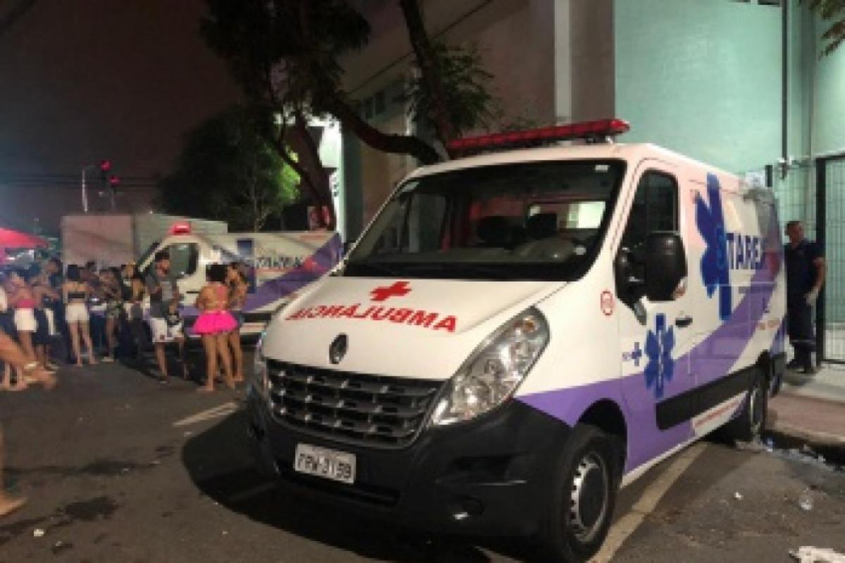 As grandes festas de rua reúnem fatores que podem provocar mal-estar ao folião, como exposição ao sol, calor intenso e esforço físico.