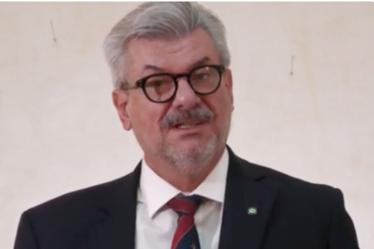 Segundo as mensagens, a reação imediata da esposa do magistrado, Katcha Buzzi, foi se mostrar incrédula com a notícia. 