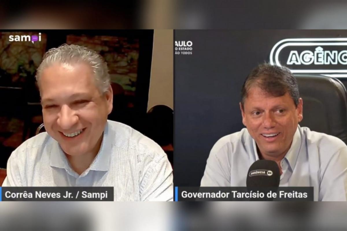 Jornalista Corrêa Neves Jr. e o governador do Estado de São Paulo, Tarcísio de Freitas (Republicanos)