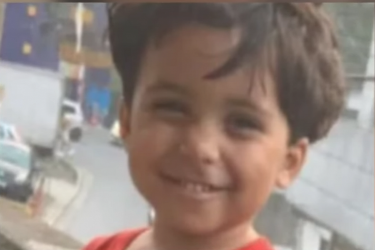  O documento diz que os PMs agiram em legítima defesa e que não poderiam prever que a criança de 4 anos seria atingida por uma bala perdida.