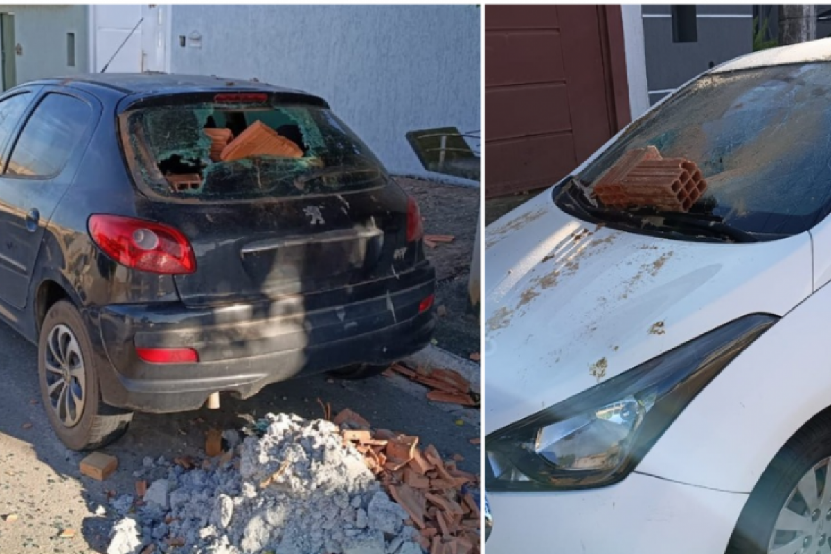 O indivíduo apedrejou e chutou os veículos estacionados. 