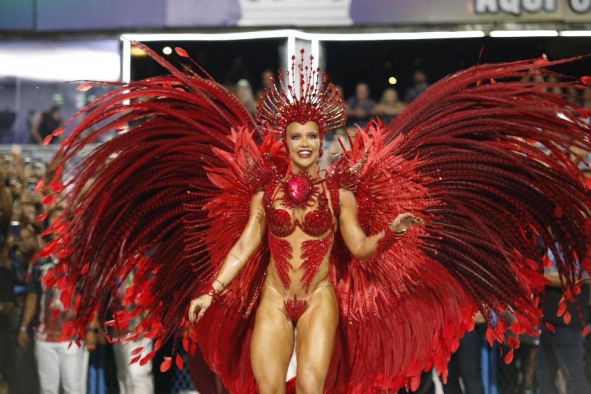 Virginia Fonseca teve problemas com sua fantasia no desfile e havia levantado dúvidas sobre a perda de pontos da escola