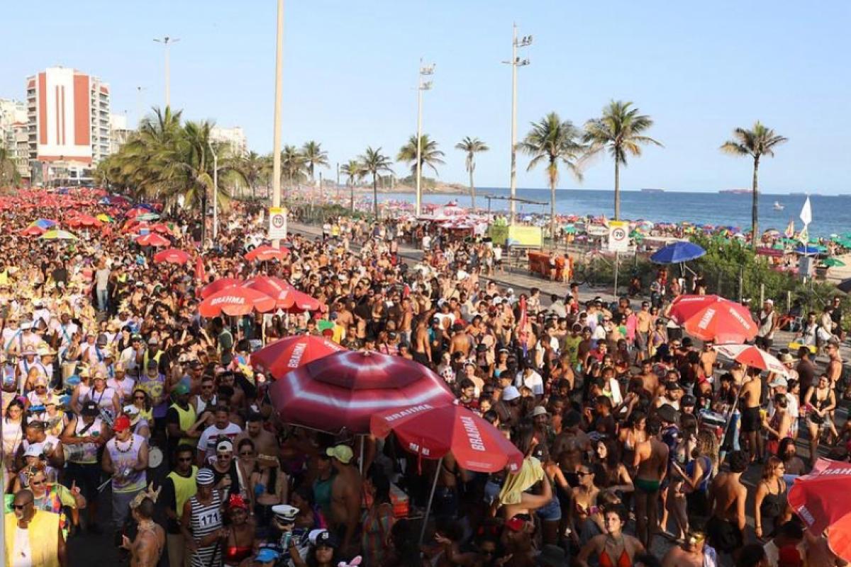 Festas como o Carnaval criam um contexto em que o consumo de álcool tende a se intensificar.