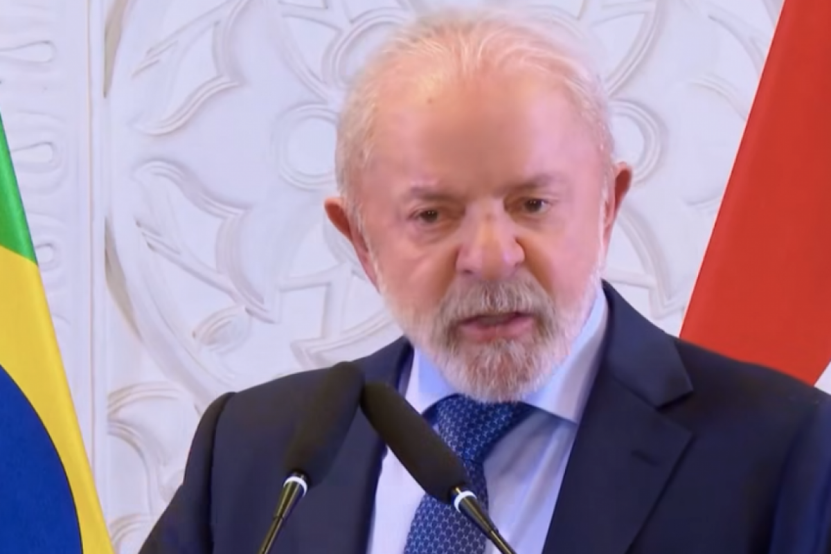 Em publicação nas redes sociais, Lula afirmou ter tomado conhecimento da tragédia durante escala em Abu Dhabi.