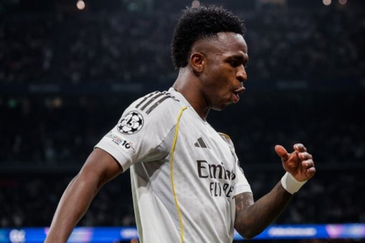 Vinicius Júnior dançou em frente à bandeirinha