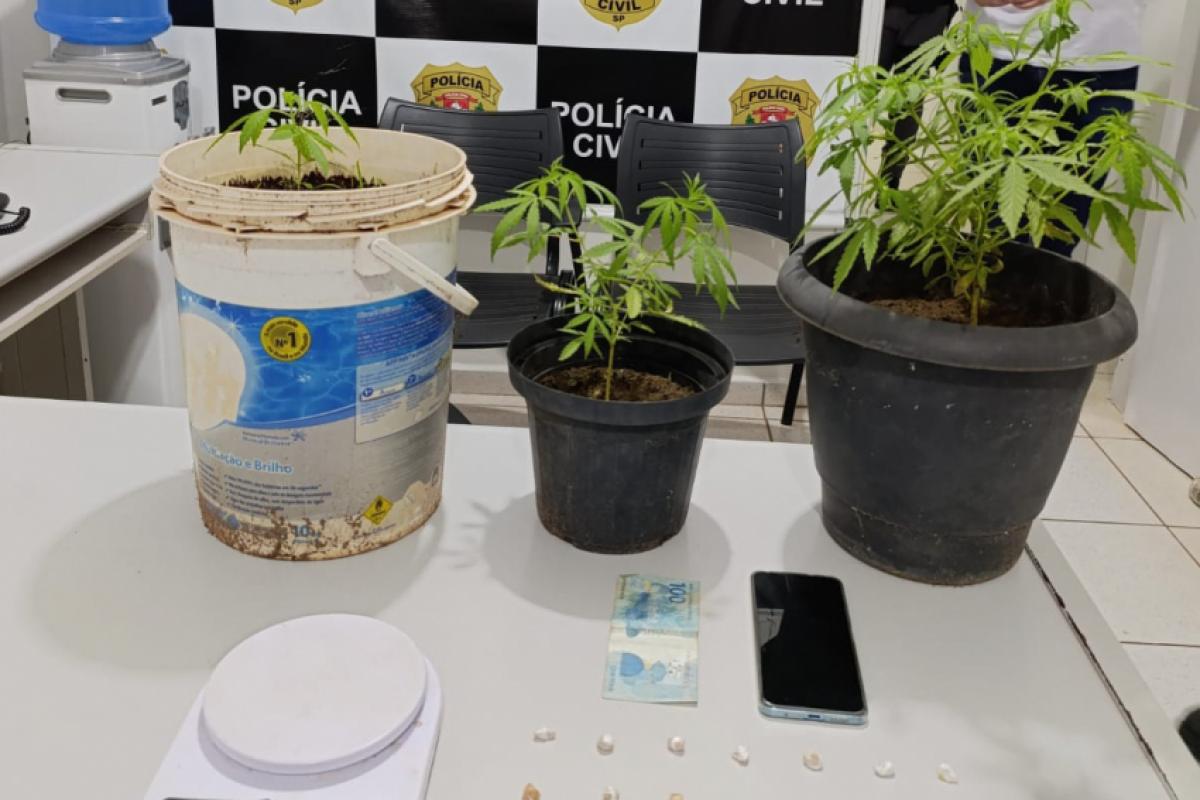 Abordagem no bairro Santa Maria termina em prisão e apreensão de drogas e dinheiro