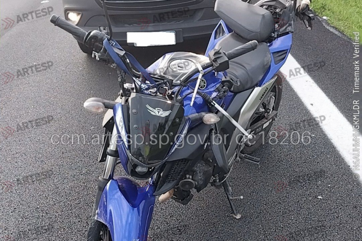 Um engavetamento envolvendo moto, carro e carreta provocou congestionamento na manhã desta sexta-feira (13), na região de Itupeva.