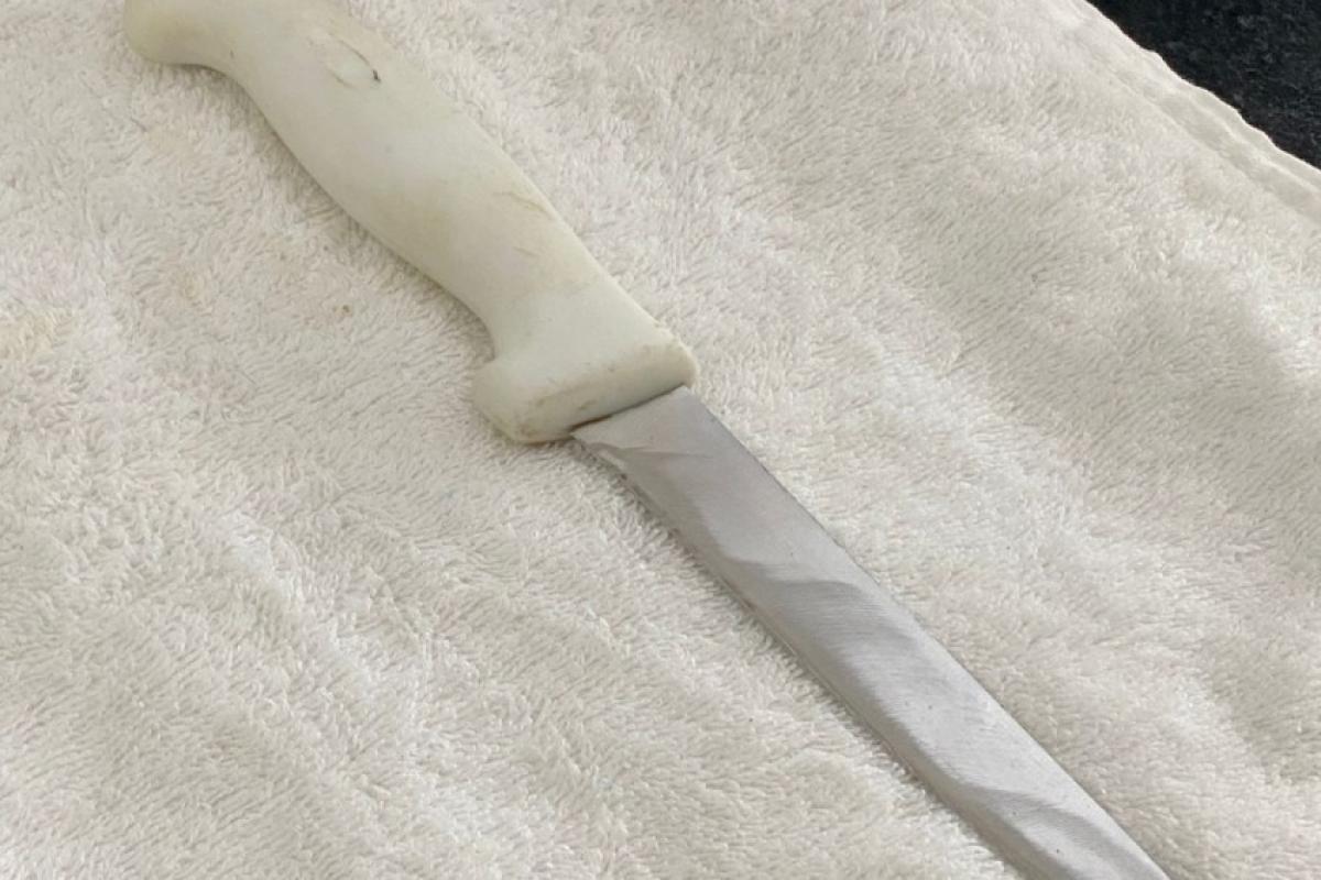 A faca usada no crime foi apreendida pelos GMs