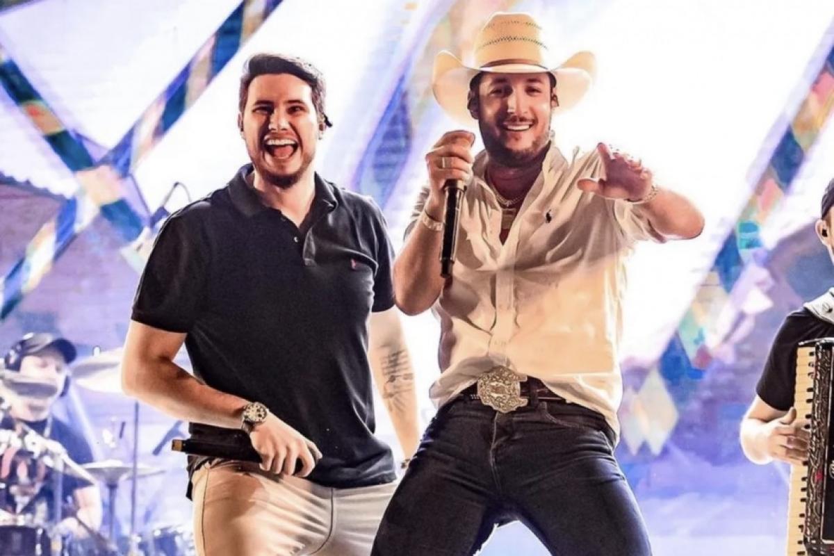 Dupla sertaneja Bruno & Barretto durante o show
