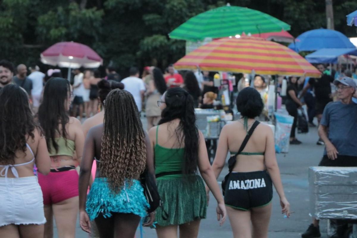 Alta pressão reduz nebulosidade, mas calor favorece chuva típica de verão.