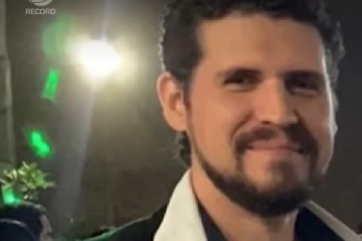 O tatuador Vitor Fonseca, 42, levou um soco, caiu e bateu a cabeça no chão, sofrendo traumatismo craniano.