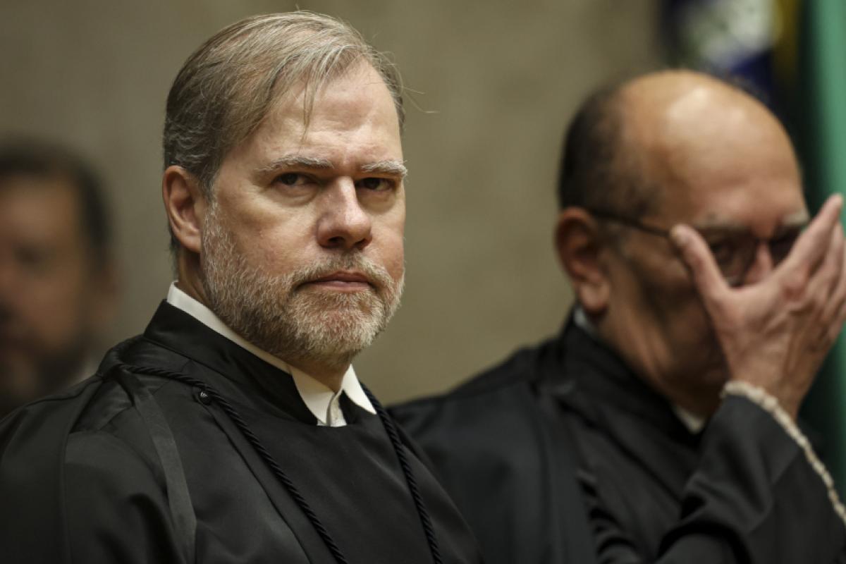 Auxiliares do presidente Luiz Inácio Lula da Silva consideram que o ministro demorou a reconhecer publicamente sua participação na empresa.