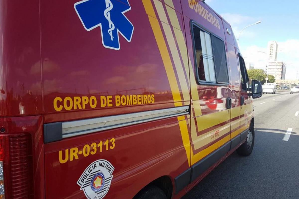 Segundo o Corpo de Bombeiros, a mãe teve 100% do corpo atingido com queimaduras de segundo grau.