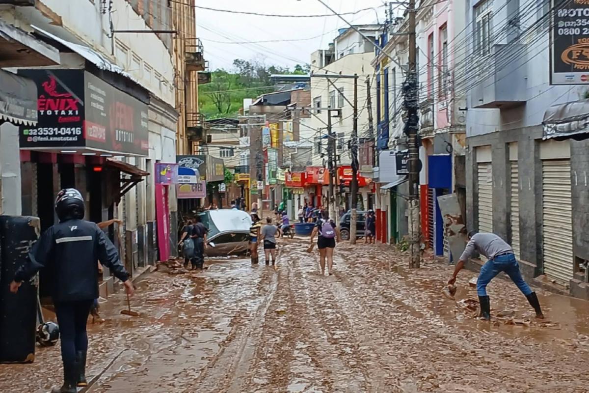 A formação da supercélula ocorreu em um ambiente atmosférico já propício a tempestades. 
