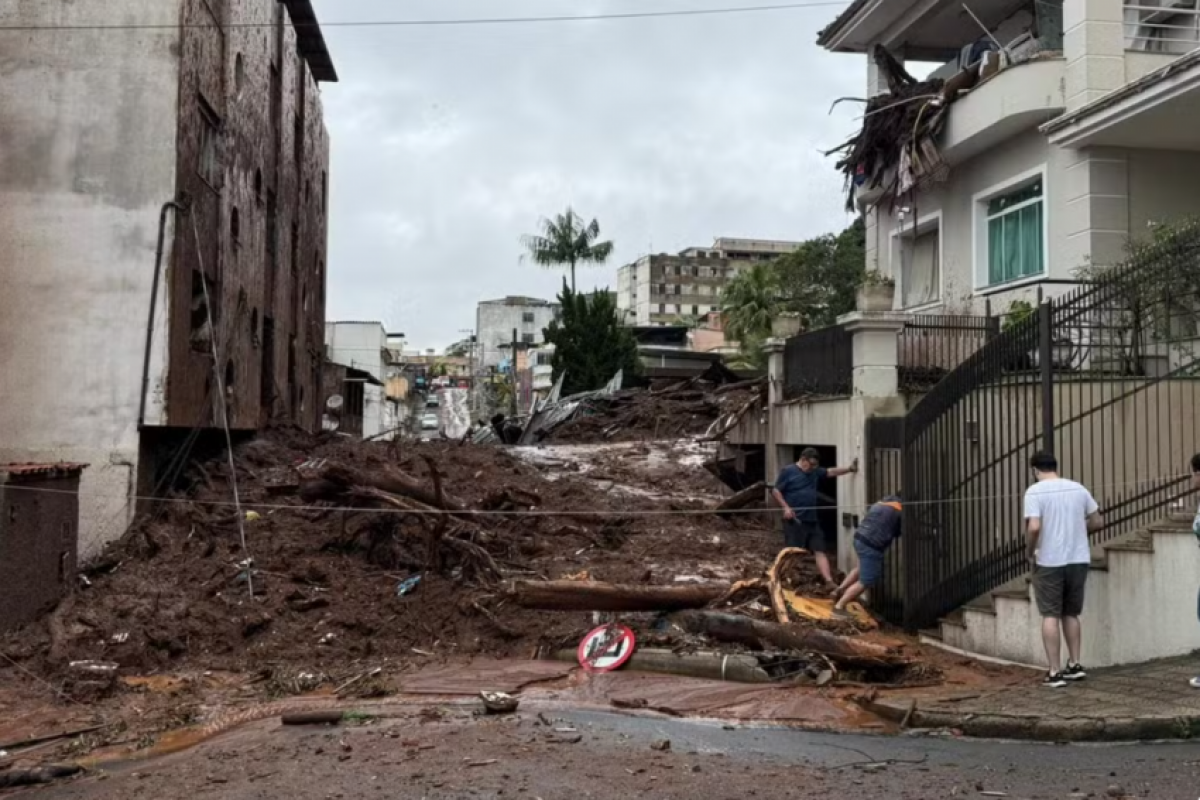 Os estragos em Juiz de Fora levaram a prefeita Margarida Salomão (PT) a decretar estado de calamidade pública.