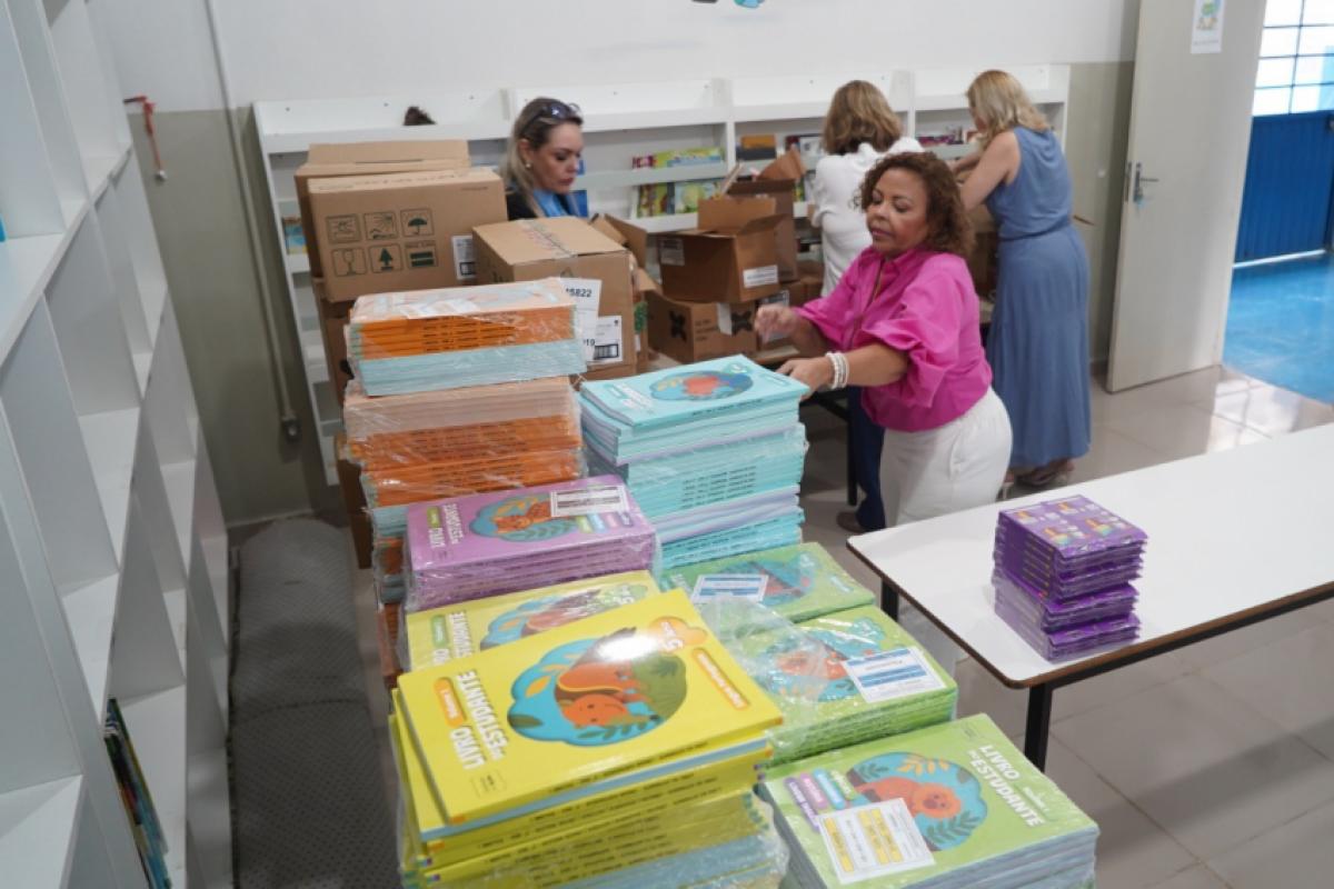 Professoras nos últimos ajustes para a volta às aulas 