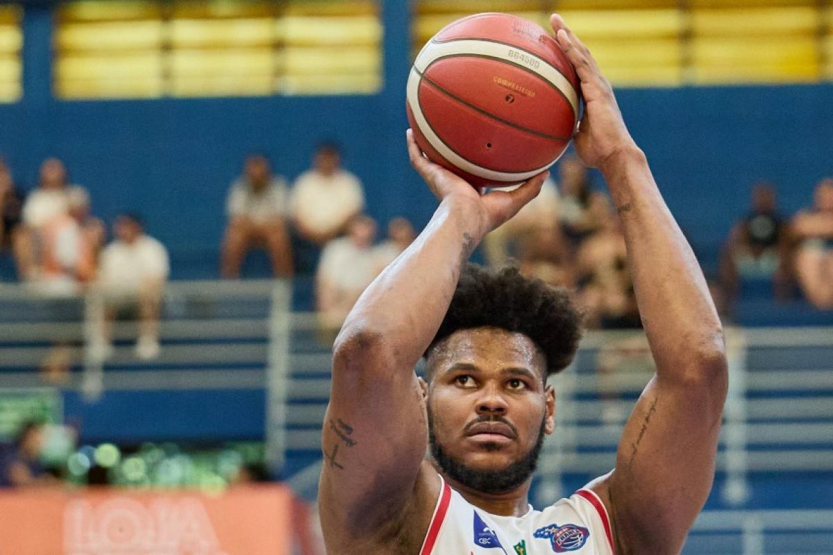 O pivô Felício teve um ótimo sábado de carnaval 