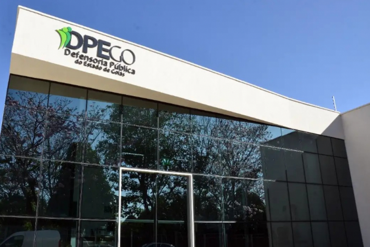 A Defensoria Pública de Goiás pediu aos veículos indenização por danos morais coletivos no valor total de R$ 1 milhão e ainda retratação