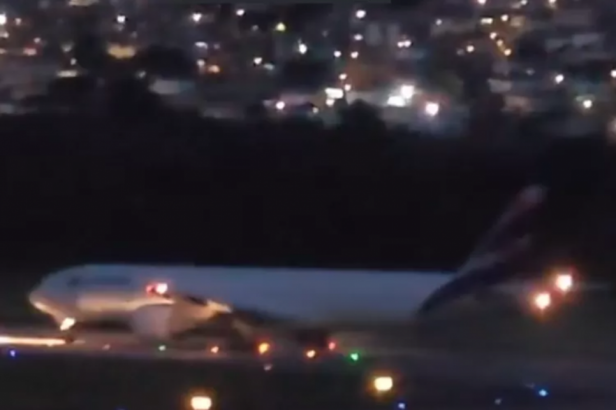 A aeronave, que seguia para Lisboa no voo LA8146, já iniciava a subida quando precisou frear bruscamente.