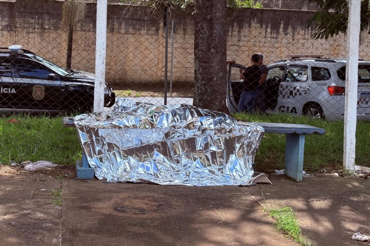 Corpo encontrado dentro de quadra no Jardim Integração