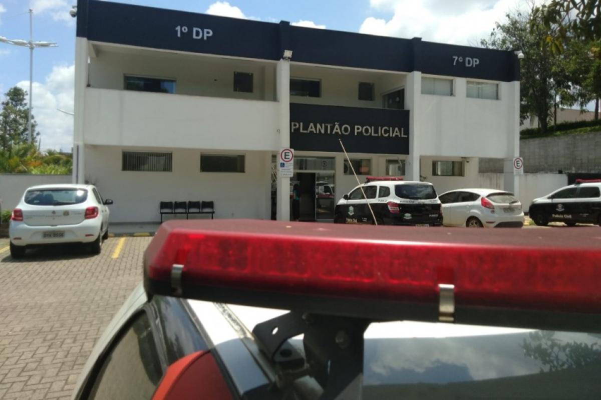 Os PMs deram cumprimento ao mandado de prisão