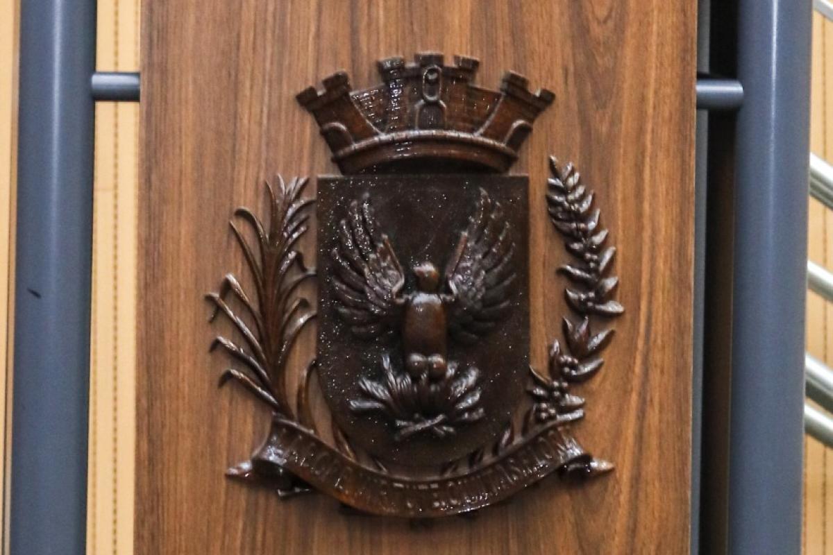 Quinto pedido após o recesso expõe desgaste do mecanismo mais grave do Legislativo e transforma processo de cassação em rotina protocolar.