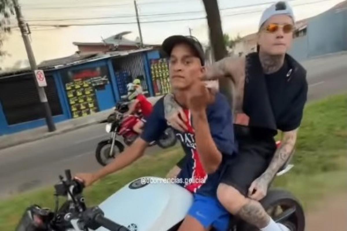 Investigados aparecem em moto pela zona sul de São José