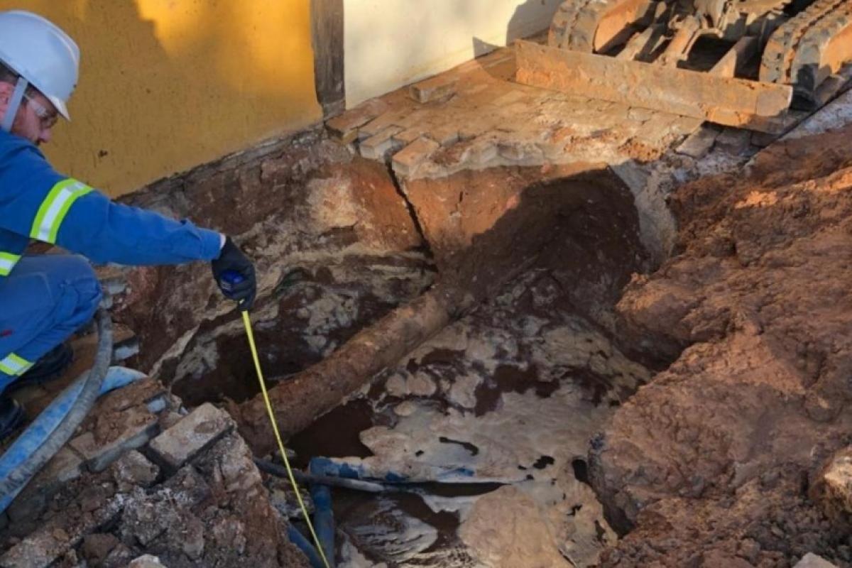 Buraco se abriu na entrada do restaurante Casarão