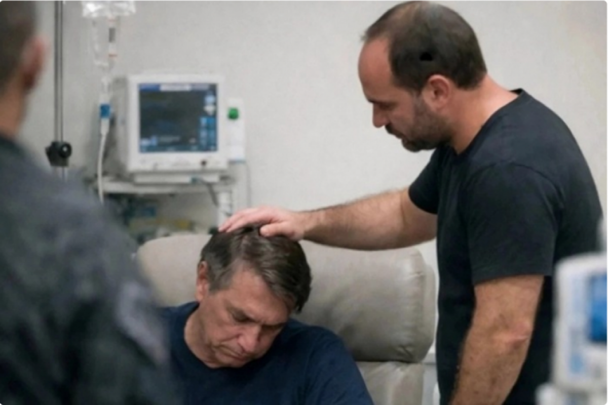 Segundo o médico, Bolsonaro está clinicamente estável e terminará na quinta (26) o ciclo de antibióticos para tratar o quadro de pneumonia bacteriana por broncoaspiração.