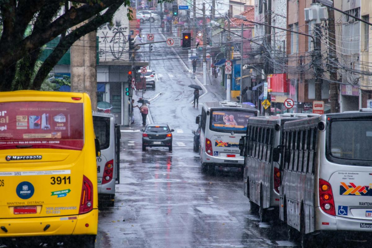 A chuva deve perdurar e se intensificar até quarta-feira (11) nesta semana
