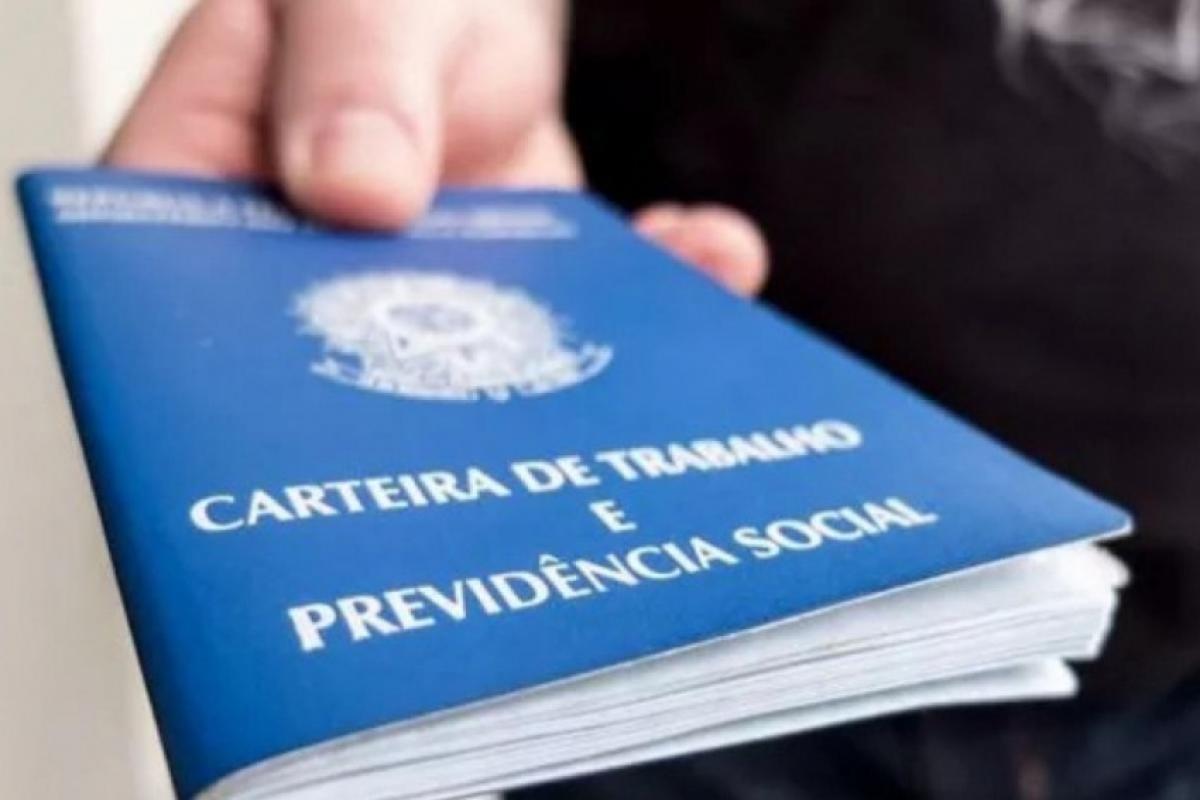 Os salários variam entre R$ 1.837,00 e R$ 5.350,00, dependendo do cargo