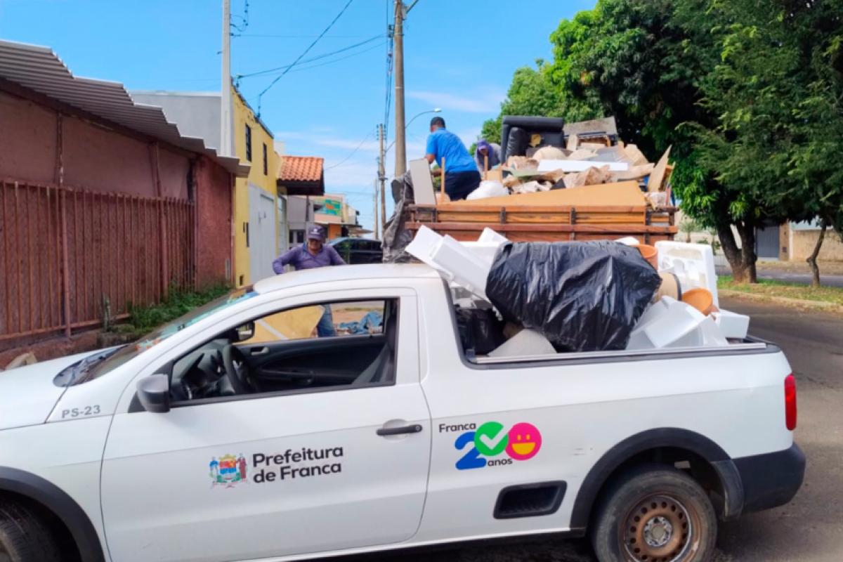 Ação é voltada para eliminar possíveis criadouros do mosquito Aedes aegypti