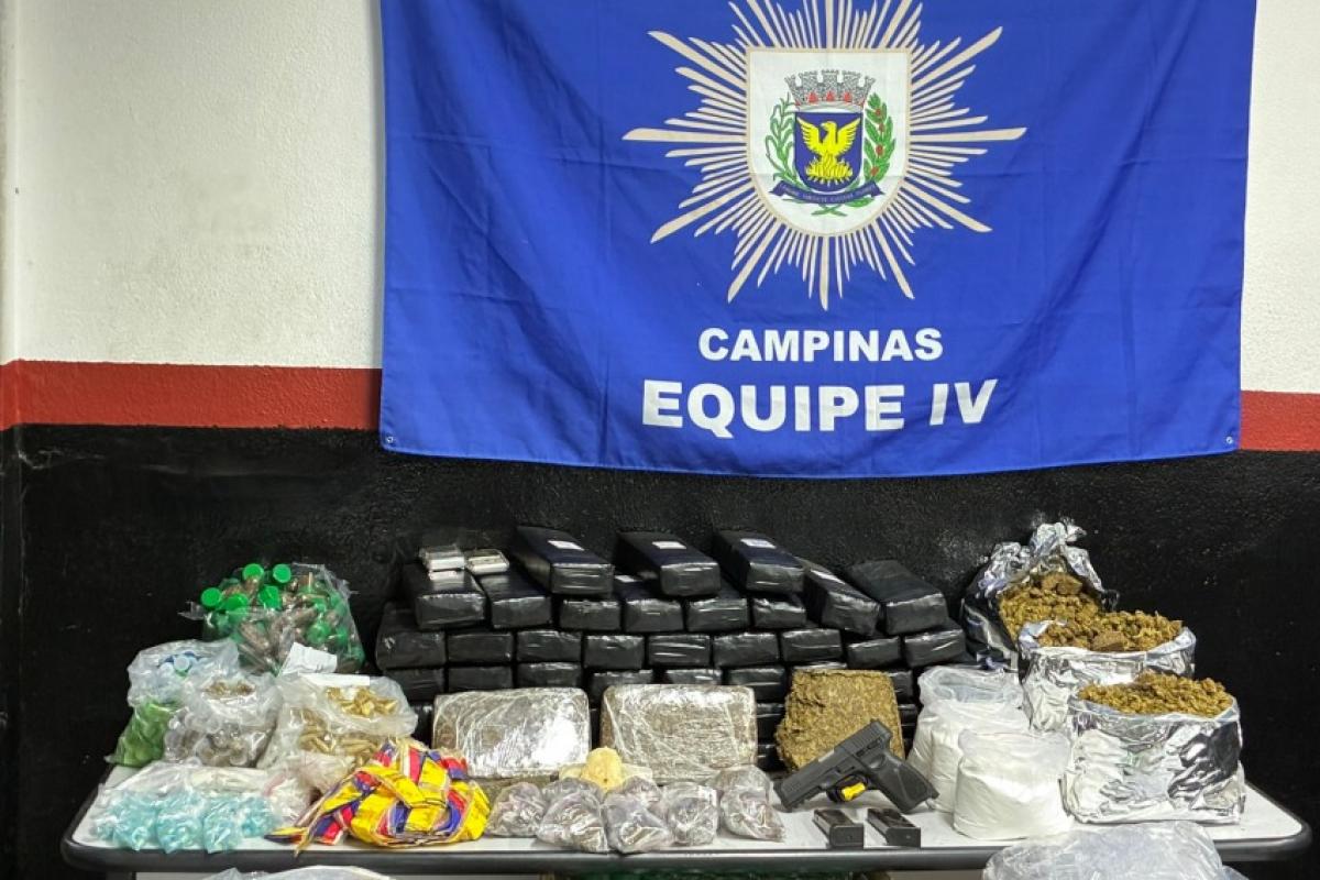 Guarda Municipal localiza mais de 65 kg de entorpecentes e pistola em imóvel abandonado no Jardim São Marcos.