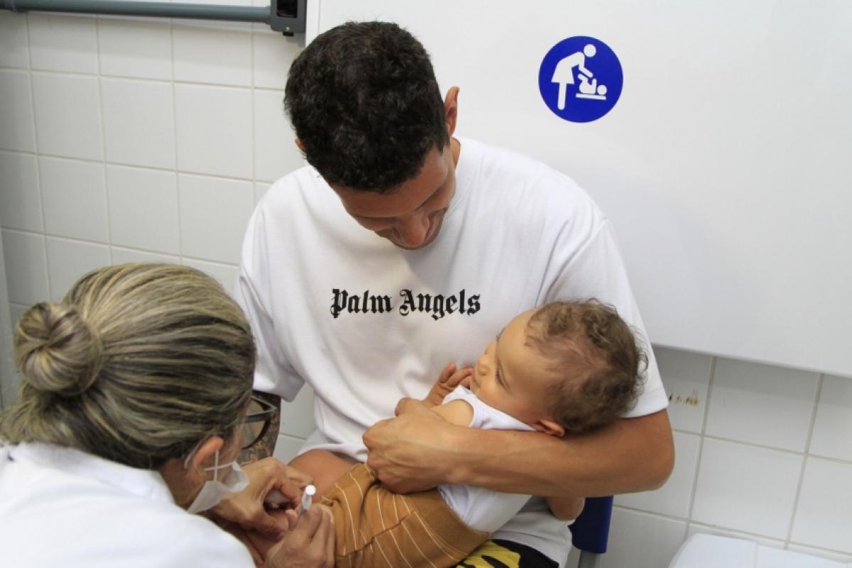 Busca ativa vai orientar famílias sobre imunização contra o VSR a partir de 9 de março.