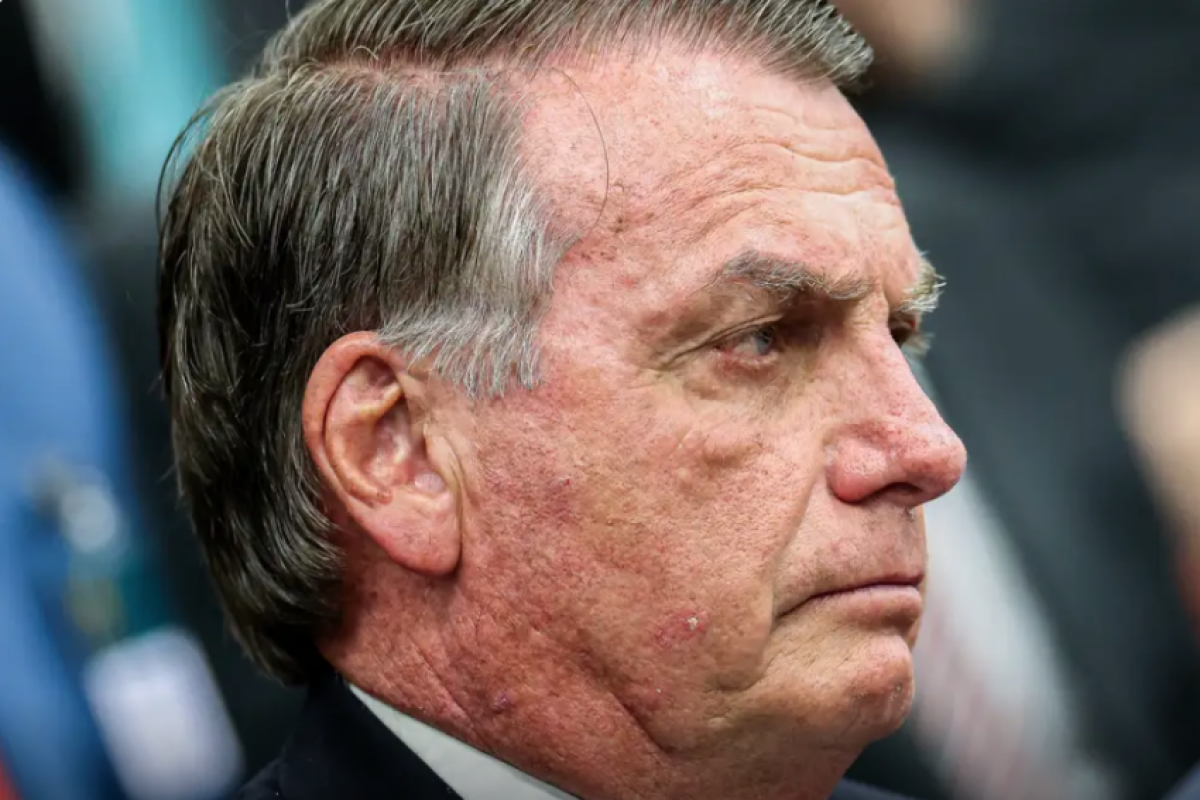 Ex-presidente chegou ao Hospital DF Star às 8h50, em ambulância do Samu.