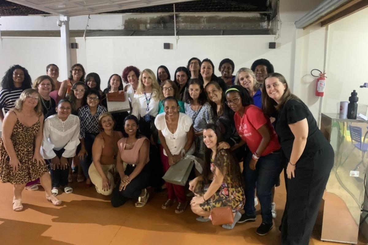 Mulheres reunidas em encontro promovido no Icol