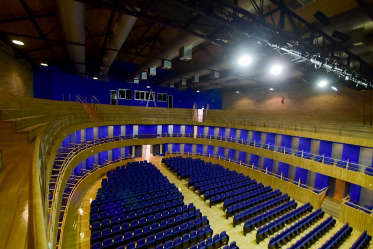 O Polytheama passou por uma série de intervenções, incluindo correções no telhado