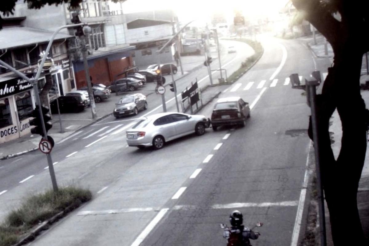 A cidade já soma mais de 31 mil infrações em 2026 por avanço de sinal vermelho e bloqueio de faixa de pedestres.