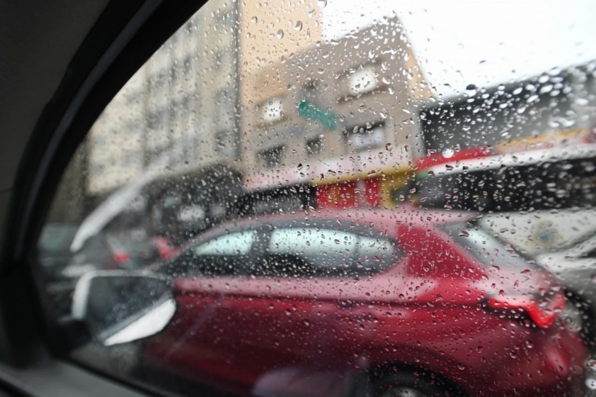 Vórtice Ciclônico de Altos Níveis trará chuvas fortes e risco de granizo entre terça e sexta-feira; sol deve reaparecer apenas no fim de semana de Páscoa.