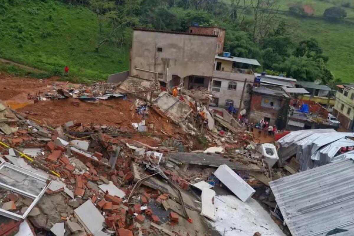 Imóveis desabaram em Juiz de Fora por conta das fortes chuvas