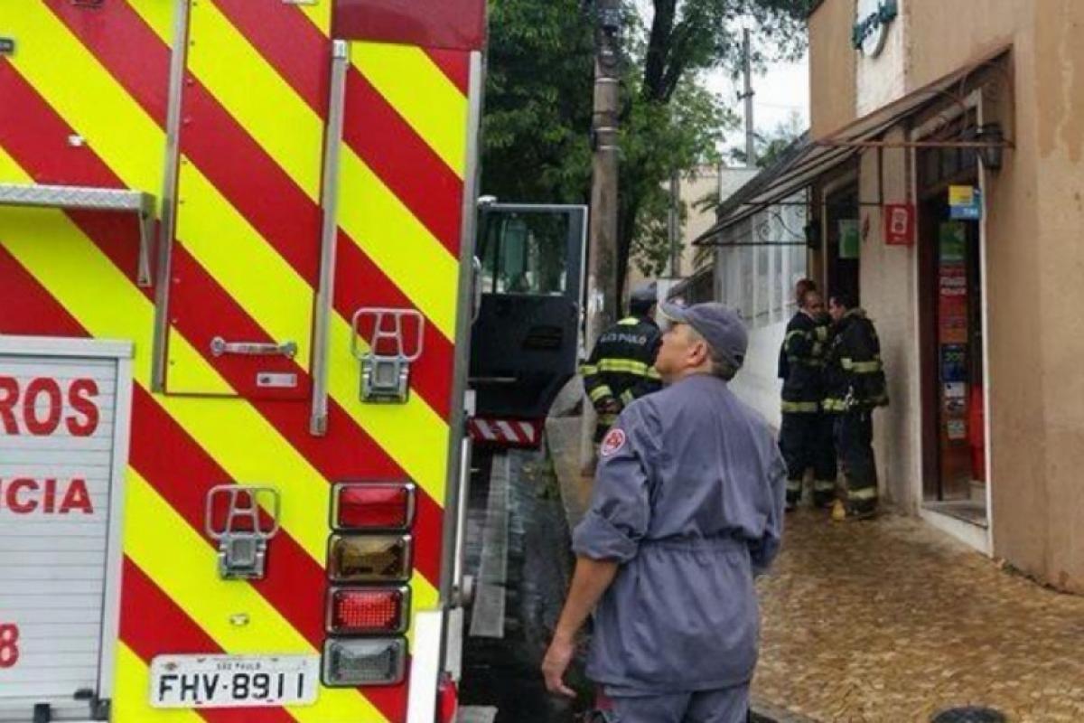 Corpo de Bombeiros foi acionado para conter o incêndio