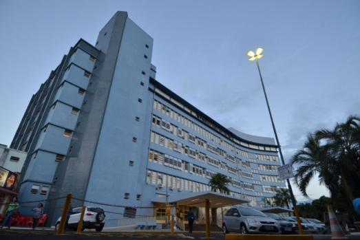 Apesar dos esforços médicos, ele não resistiu e morreu durante a madrugada