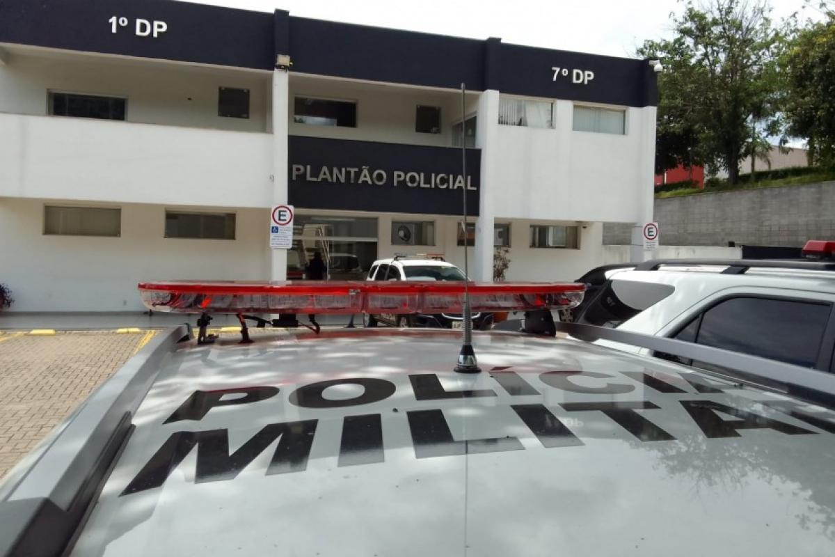 Os policiais prenderam seis torcedores em flagrante