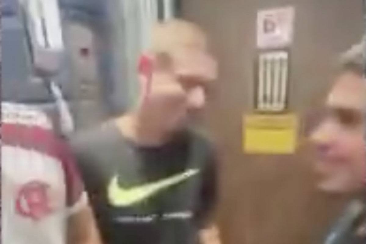 'A mãe de alguém teve que chorar, porque as nossas mães hoje...', disse um deles após a ocorrência. 