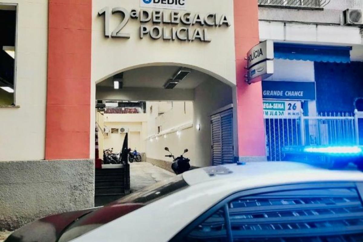 O relato feito na 12ª Delegacia de Polícia (Copacabana) aponta que três dos cinco envolvidos no caso de janeiro também teriam cometido um crime similar há três anos.