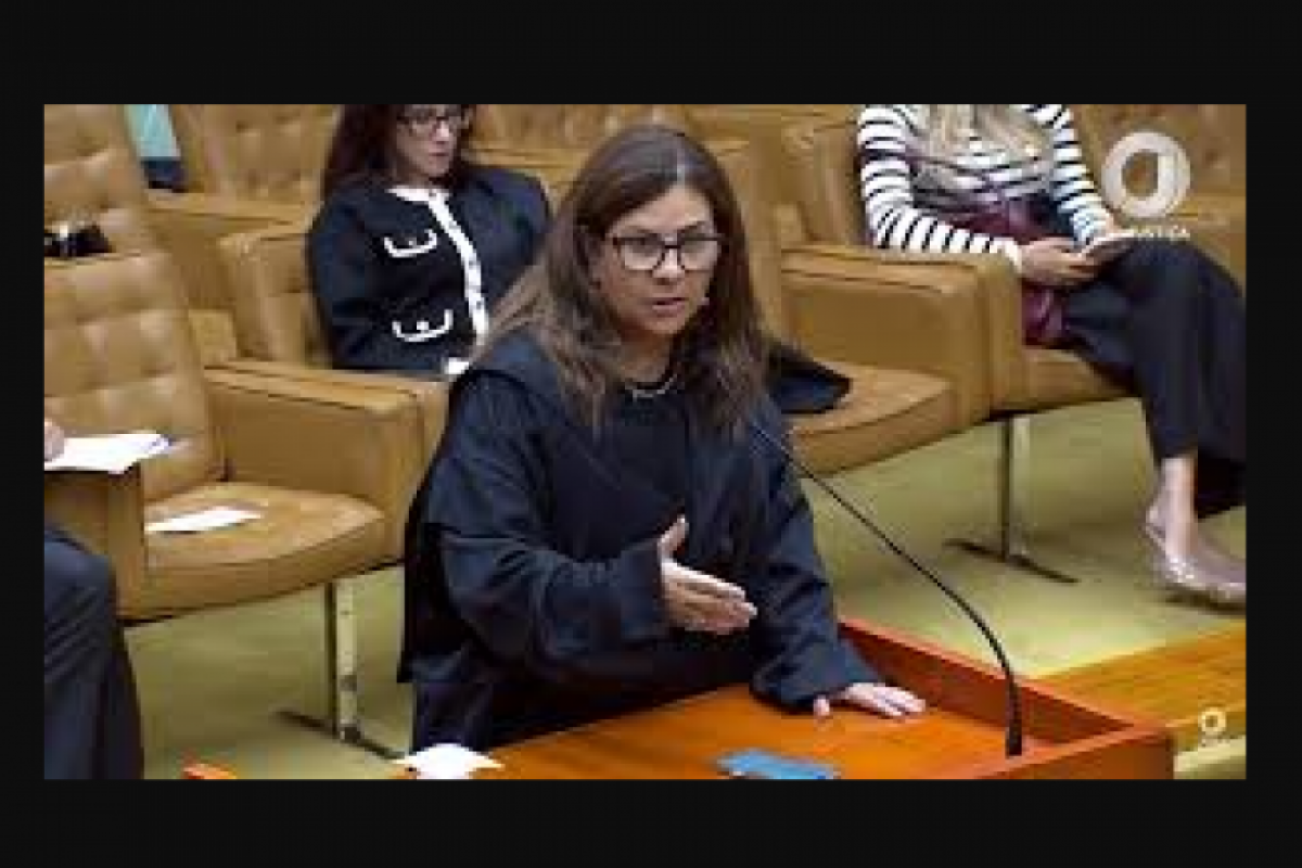 Claudia Marcia de Carvalho Soares  afirmou que 'juiz de primeiro grau não tem carro.