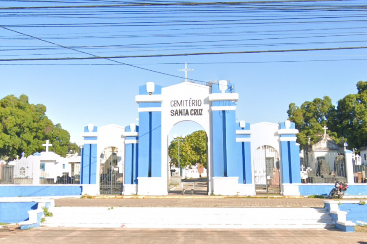 Durante a inspeção, os agentes encontraram dois homens e uma mulher instalados em algumas das capelas.