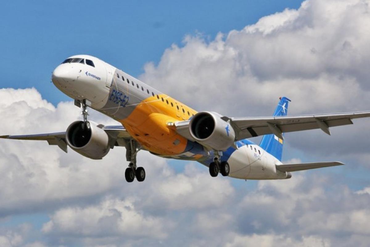 Avião comercial da Embraer