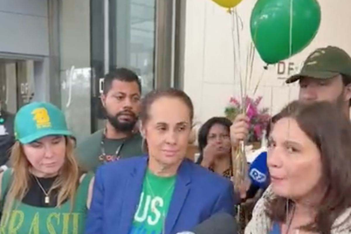 O grupo levou bolo, salgadinhos, refrigerantes e pipoca. 