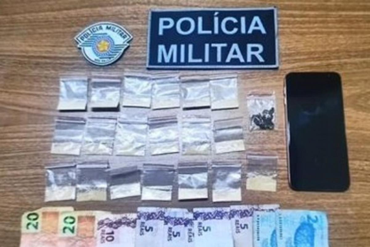 Homem tentou fugir ao ver viatura e foi detido com drogas e dinheiro